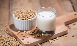 شیر سویا چگونه درست می‌شود ؟؛ روش تهیه شیر سویا در منزل