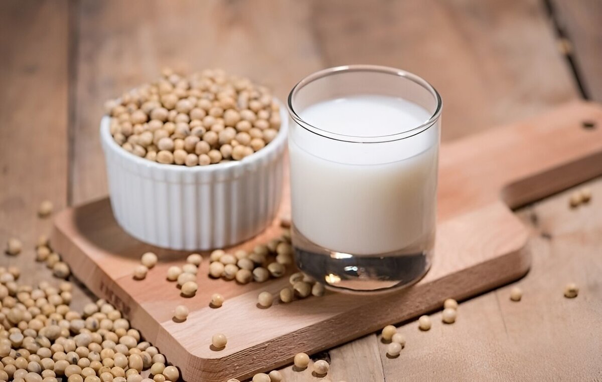 شیر سویا چگونه درست می‌شود ؟؛ روش تهیه شیر سویا در منزل