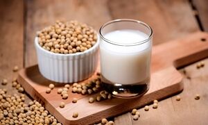 شیر سویا چگونه درست می‌شود ؟؛ روش تهیه شیر سویا در منزل