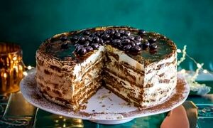 طرز تهیه کیک یخچالی موز و گردو در چند دقیقه