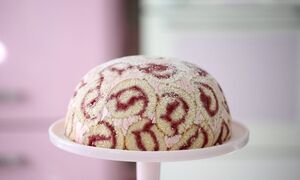 دسر شارلوت سلطنتی برای شب یلدا؛ دسر یخچالی لاکچری با طعم موز و گردو