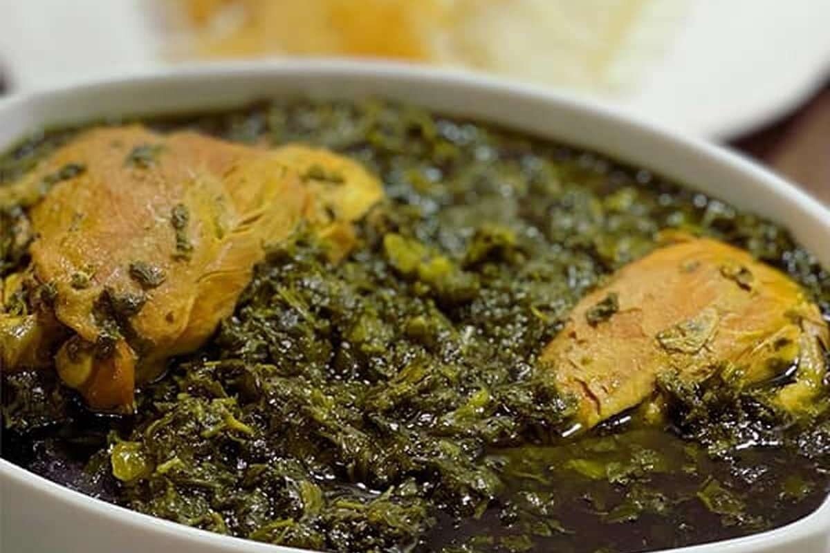 طرز تهیه خورش مرغ و جعفری؛ طعم خاص و خوشمزه