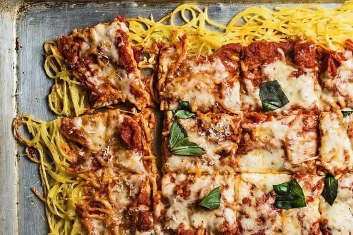 طرز تهیه پیتزا ماکارانی؛ یک ترکیب هیجان‌انگیز