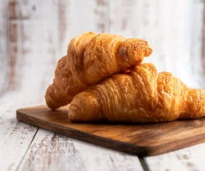 طرز تهیه کروسان سریع و راحت بدون فر با خمیر خانگی برای عصرانه