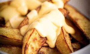 طرز تهیه سیب زمینی تنوری در ۱۰ دقیقه؛ فست فودی خوشمزه و رستورانی