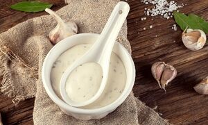 سس سیر خانگی ؛ طعمی غلیظ ، معطر و همه کاره برای ارتقای هر غذا + روش تهیه
