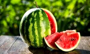 یک اشتباه رایج در خوردن هندوانه