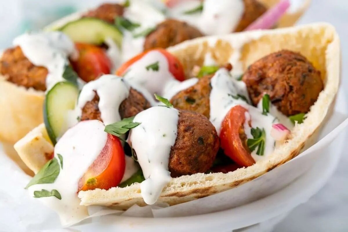 طرز تهیه ساندویچ فلافل سوری با سس مخصوص