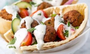 طرز تهیه ساندویچ فلافل سوری با سس مخصوص