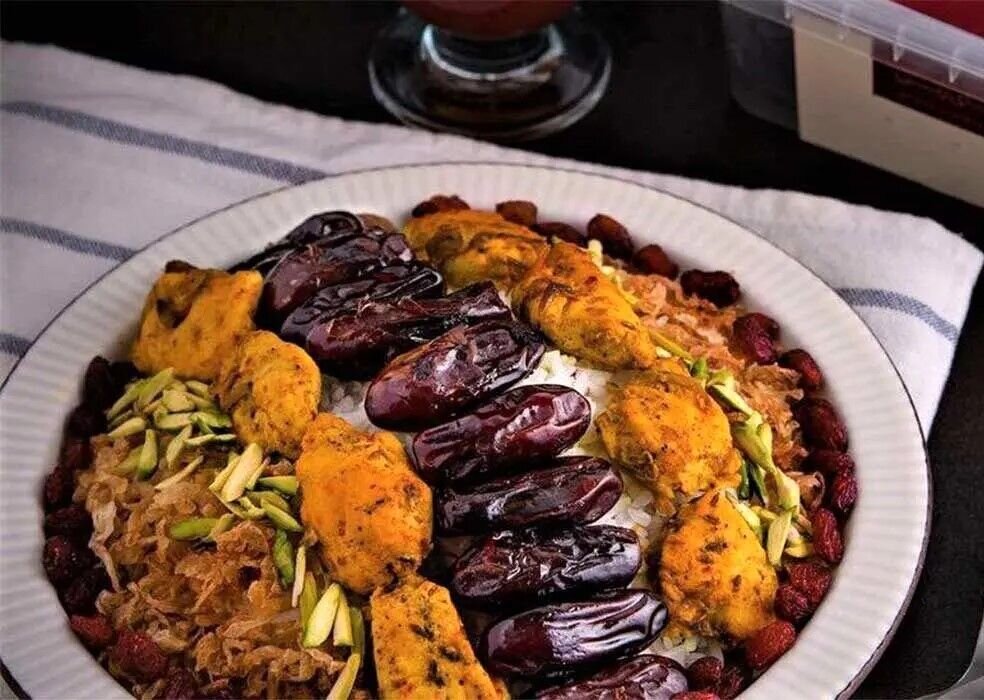 افطار و سحر مقوی با خرما پلو اهوازی (بدون گوشت)