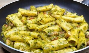 ببینید؛ طرز تهیه پاستای ایتالیایی با ریحان و گوجه گیلاسی