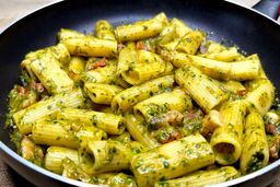 ببینید؛ طرز تهیه پاستای ایتالیایی با ریحان و گوجه گیلاسی