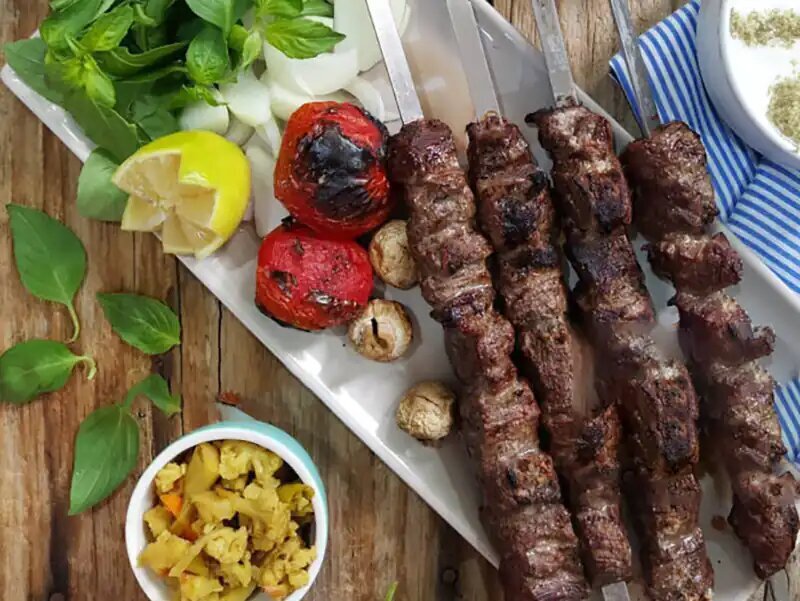 طرز تهیه کباب بستکی ؛ طعم آتشین جنوب روی نان داغ