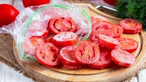 بهترین روش نگهداری گوجه فرنگی در فریزر با ماندگاری یک‌ساله