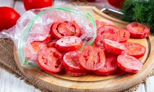 بهترین روش نگهداری گوجه فرنگی در فریزر با ماندگاری یک‌ساله