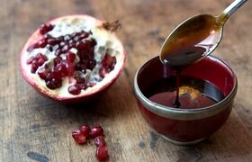 طرز تهیه رب انار خانگی؛ یک چاشنی برای تمام ذائقه‌ها