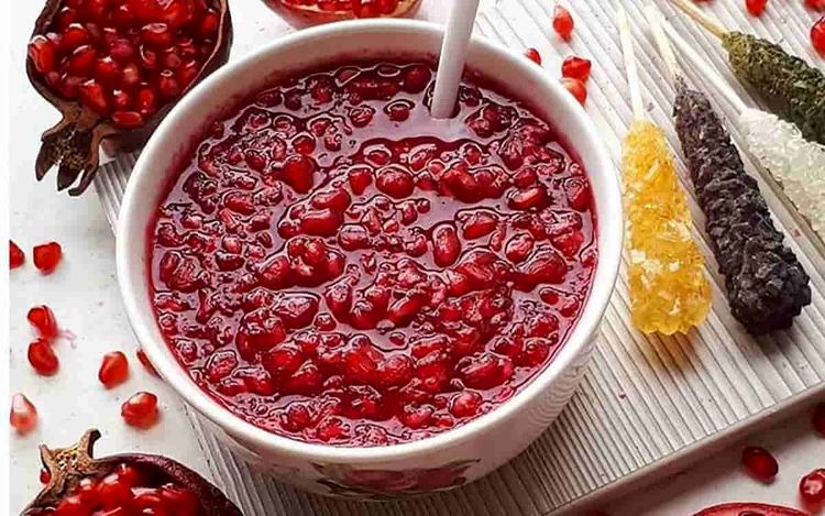 سس انار؛ یک سس شمالی ترش و خوشمزه برای کنار مرغ و ماهی