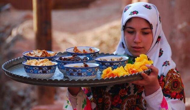 ۵ غذای ایرانی که خارجی‌ها عاشقش هستند؛ از کباب تا ته‌چین با دستور پخت