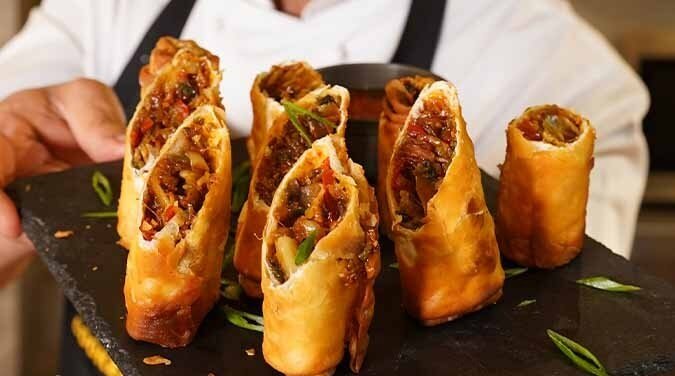 اسپرینگ رول با سس اسفناج ؛ طعمی متفاوت و سالم + روش تهیه