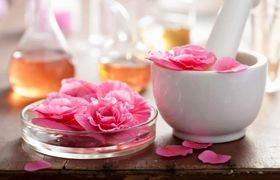 به همین راحتی در خانه «گلاب» درست کنید
