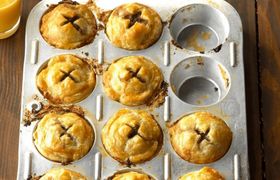 طرز تهیه پای سوسیس و قارچ همراه با آموزش خمیر