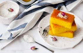 طرز تهیه کیک باقلوایی زعفرانی؛ خوشمزه‌ترین کیک ایرانی