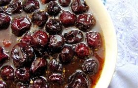 طرز تهیه ترشی عناب؛ با طعم دلپذیر و خوشمزه
