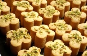 شیرینی پزی مخصوص عید ۱۴۰۴؛ طرز تهیه شیرینی نخودچی شکری
