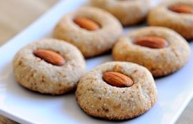 طرز تهیه قرابیه بادامی؛ شیرینی خوشمزه و شیک ترکی