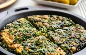طرز تهیه کوکو سبزی مغزدار، مخصوص مهمانی و افطاری