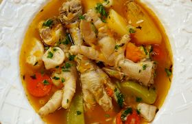 دستور پخت سوپ پای مرغ؛ یک غذای مقوی برای استخوان