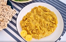 (ویدیو) طرز تهیه سیب‌زمینی کوبیده؛ یک کلاسیک خوشمزه با طعمی بی‌نظیر
