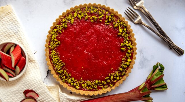 طرز تهیه تارت ریواس مخصوص فصل بهار
