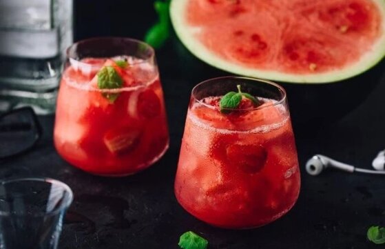 طرز تهیه موهیتو هندوانه با و بدون آب گاز دار