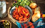 طرز تهیه سوسیس کاری؛ غذای خیابانی محبوب و خوشمزه آلمانی
