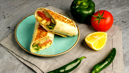 دستور تهیه ساندویچ کباب مرغ با سس مخصوص و پنیر