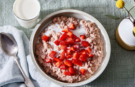 چطوری اوتمیل توت فرنگی درست کنیم؟
