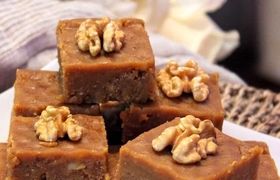 طرز تهیه حلوای گردوی ارومیه؛ دسر سنتی با شیره انگور و طعمی بی‌نظیر