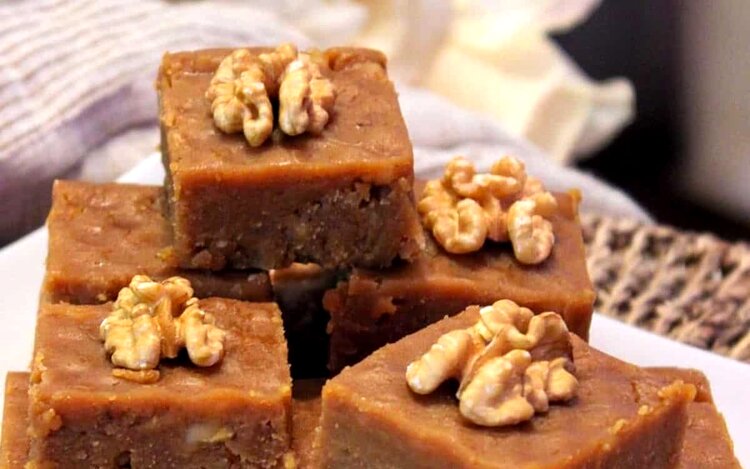 طرز تهیه حلوای گردوی ارومیه؛ دسر سنتی با شیره انگور و طعمی بی‌نظیر