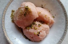 طرز تهیه بستنی هلو با شیر و ثعلب