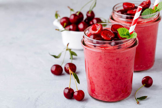 چطوری در خانه اسموتی آلبالو درست کنیم؟