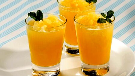 طرز تهیه یخ در بهشت زعفرانی: لذتی خنک و خوشمزه