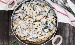 اگر میگو و اسفناج در خانه دارید، این غذا را درست کنید