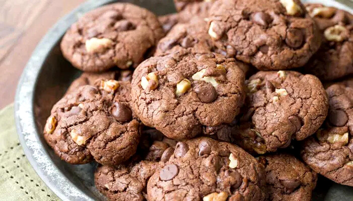 طرز تهیه کوکی شکلاتی گردویی بدون فر