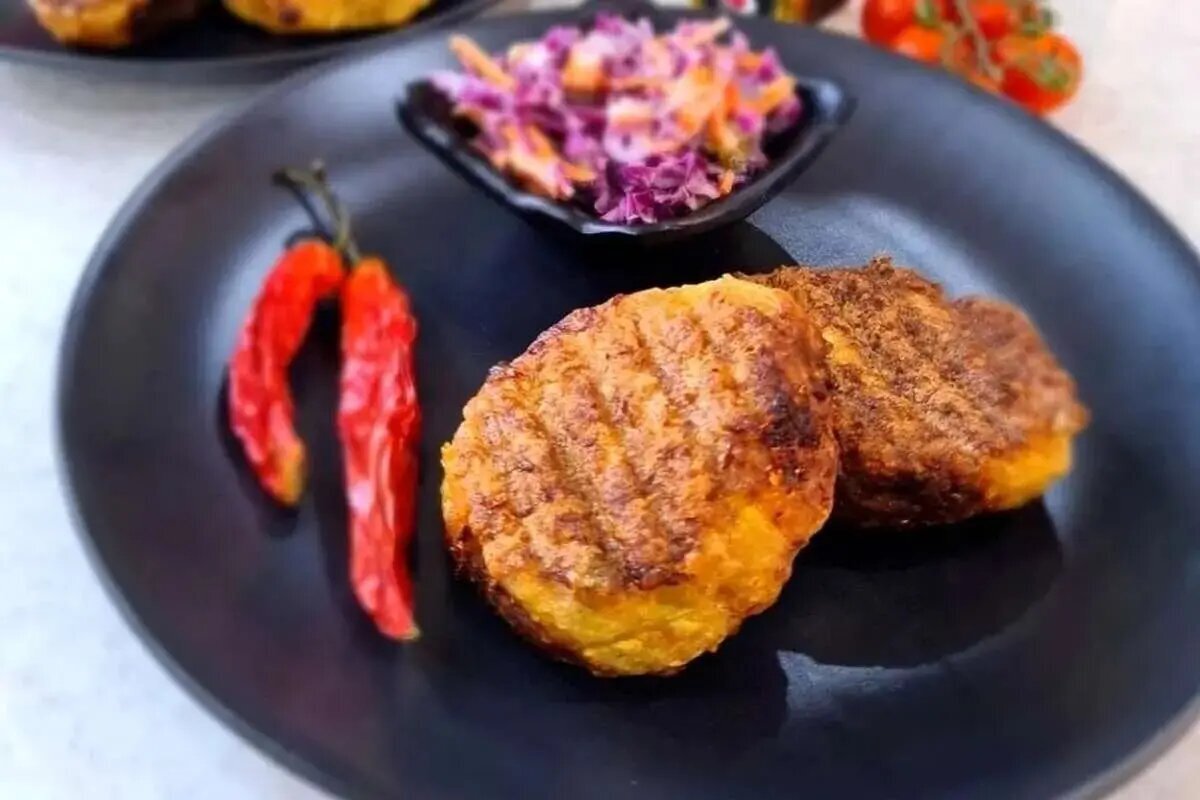 باکوان مرغ و سبزیجات؛ کوکوی برشته اندونزی