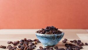 چگونه کشمش را تمیز کنیم؟ | نحوه درست شستن و تمیز کردن کشمش در خانه