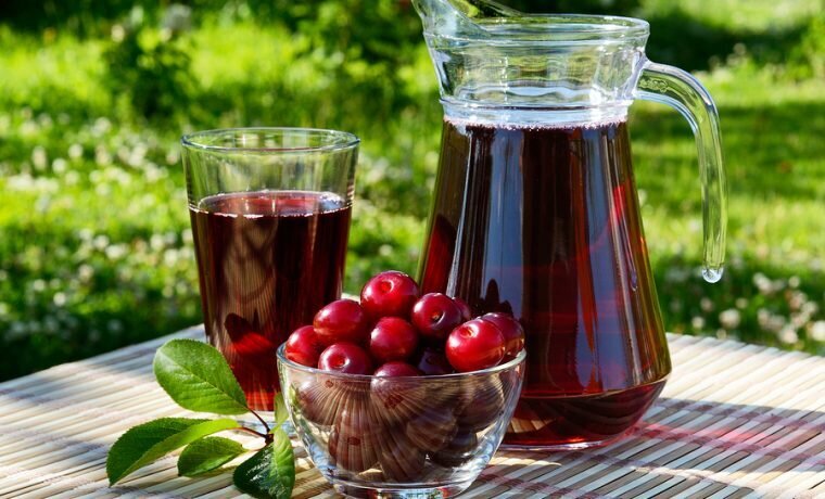 طرز تهیه شربت آلبالو بدون شکر با ۳ روش