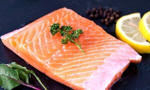 کدامیک امگا ۳ بیشتری دارد؛ ماهی سالمون یا تن؟