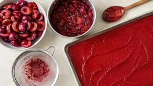 طرز تهیه لواشک آلو خانگی؛ ترش‌ و شیرین و بدون کپک