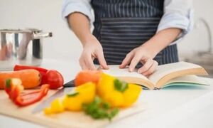 ۵ اشتباه رایج در آشپزی که طعم غذا را خراب می‌کند